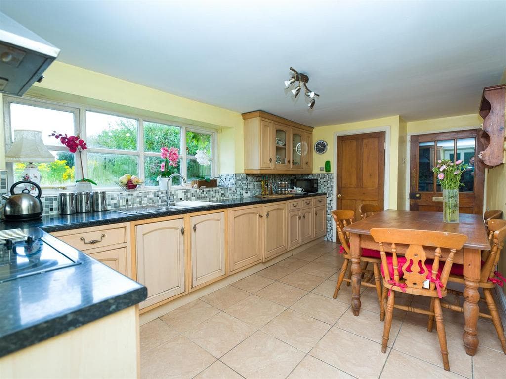 Treuddyn, Mold. - Image 5