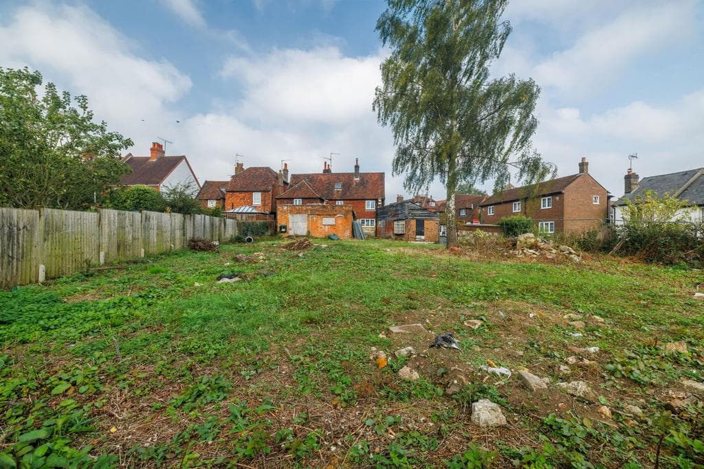 1 Outwood Lane, Bletchingley RH1 - Image 2