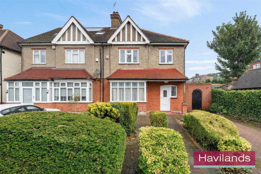 View property at Park Crescent, Enfield