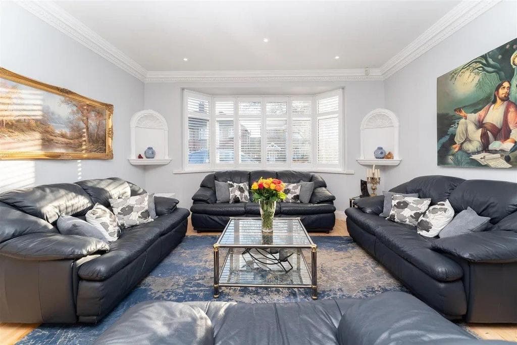 Shelley Crescent, Heston, TW5 - Image 2