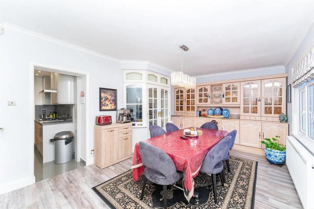 Shelley Crescent, Heston, TW5 - Image 4