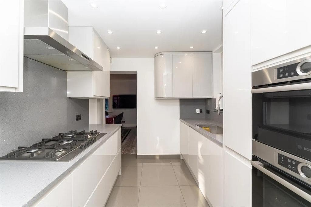 Shelley Crescent, Heston, TW5 - Image 5