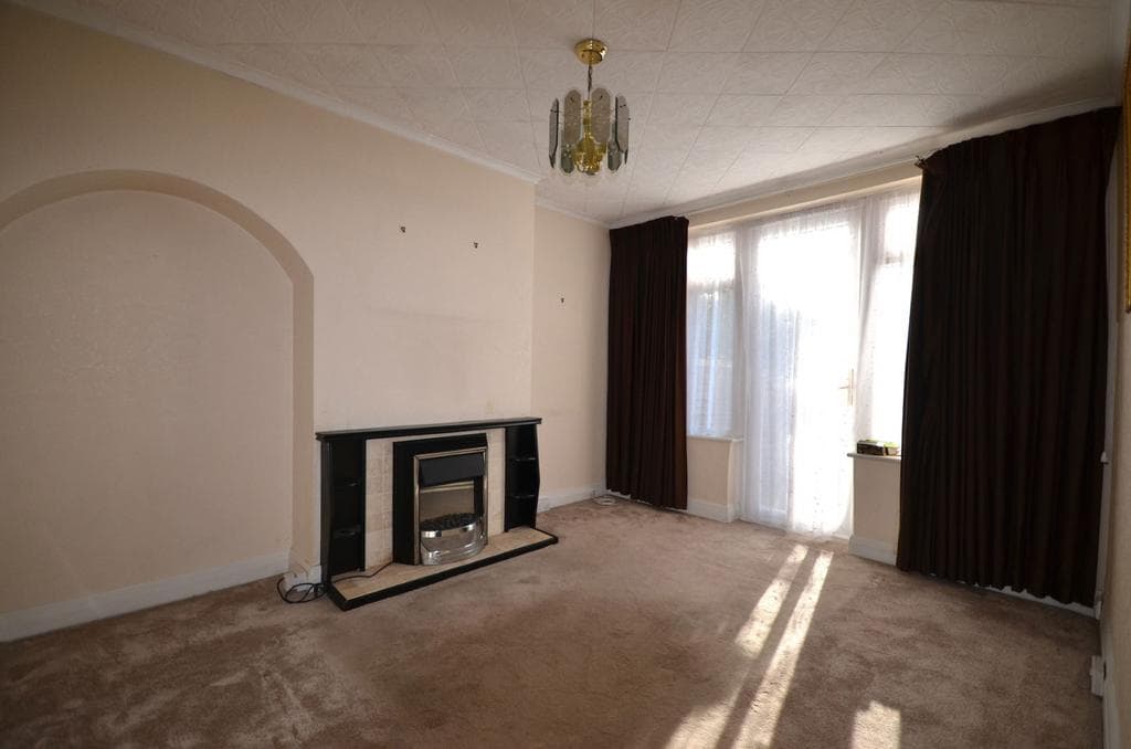 Curzon Avenue, Stanmore, HA7 - Image 2