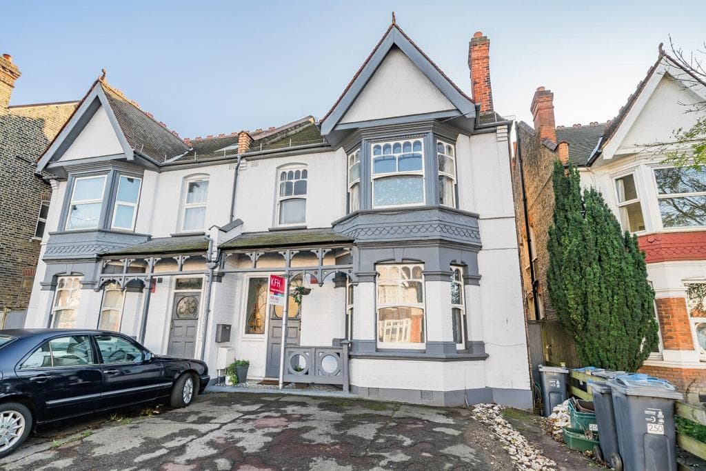 View property at Worple Road, West Wimbledon, London, SW20