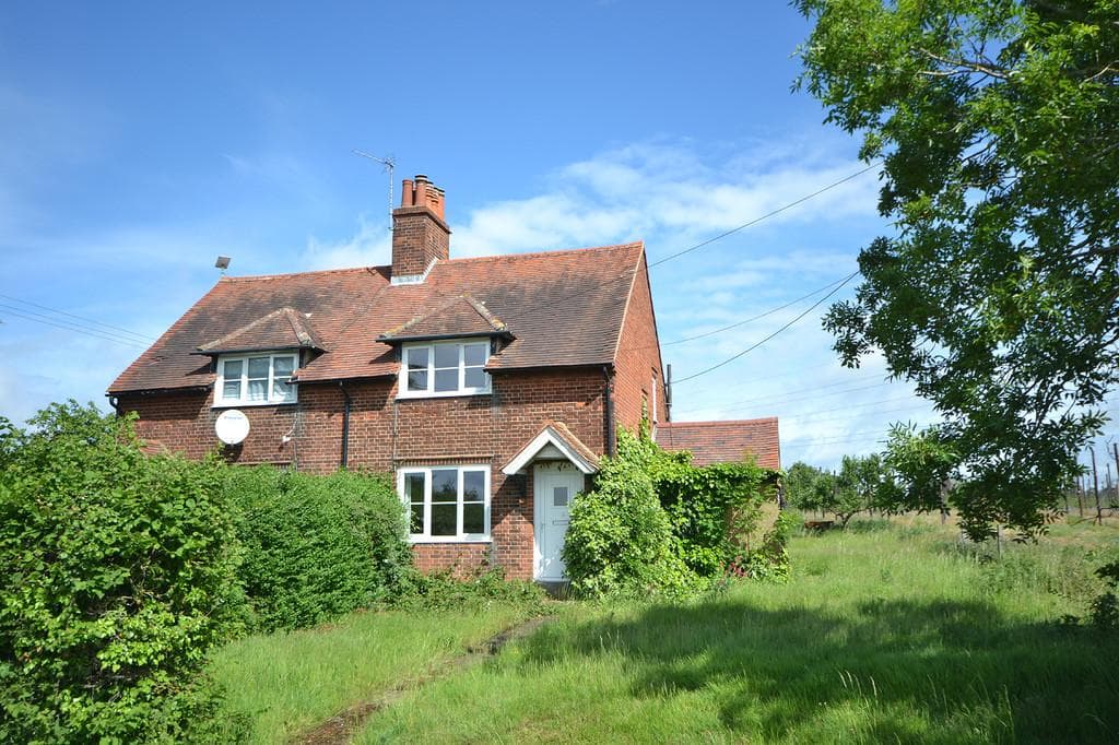 View property at Hunters Hall Cottages, Epping Upland