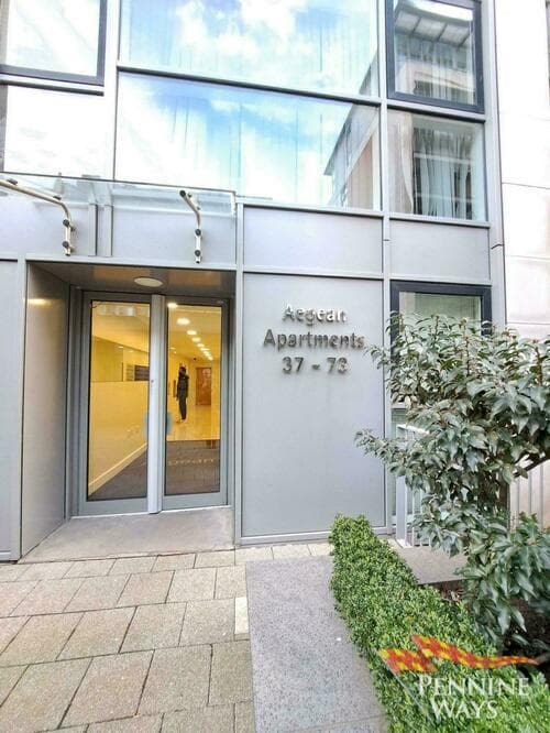 Western Gateway, London E16 - Image 2