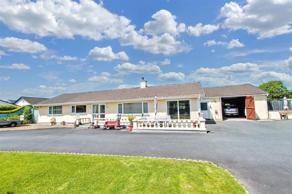 View property at Cross Inn, New Quay, Ceredigion