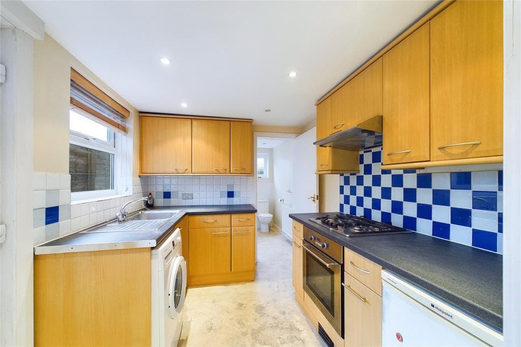 Wellington Road, Maidenhead, Berkshire, SL6 - Image 2