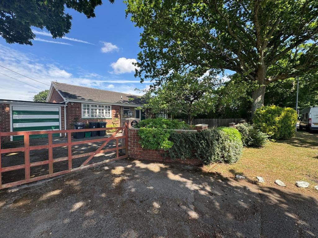 View property at Lonnen Road, Wimborne, BH21