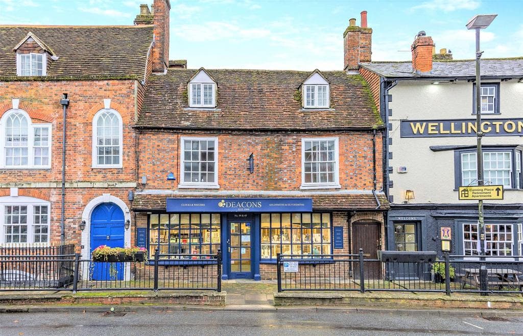 View property at High Street, Marlborough, Wiltshire