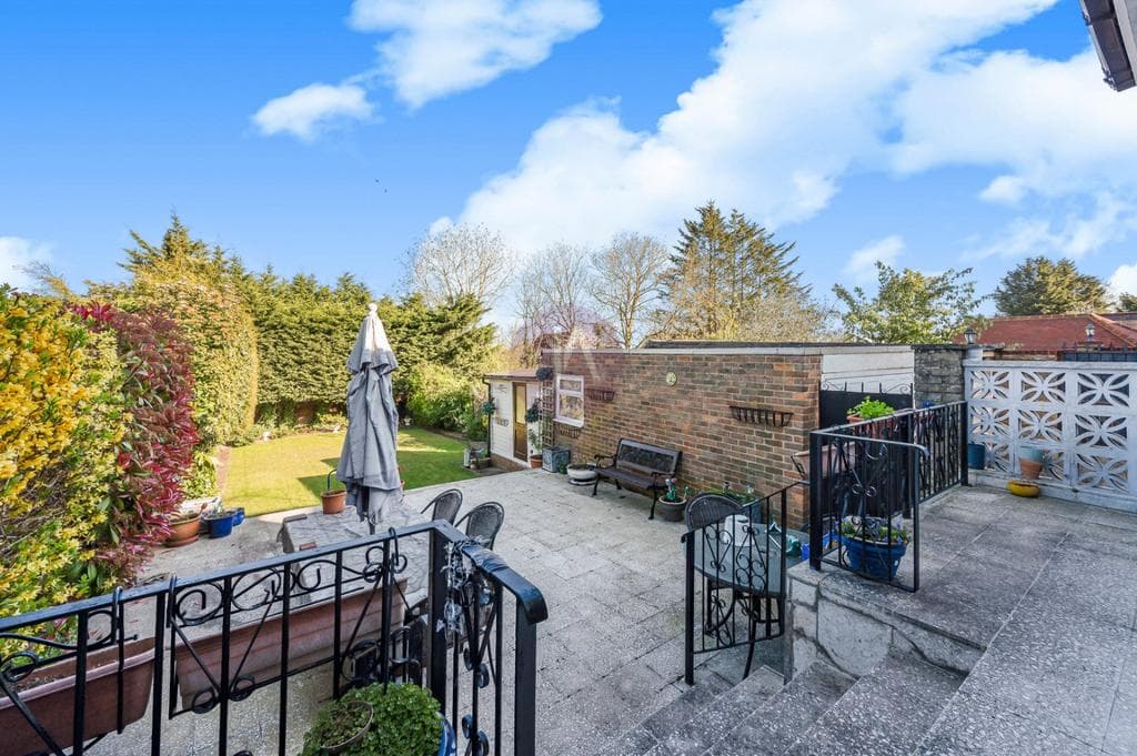 The Orchard, Winchmore Hill, London, N21 - Image 3
