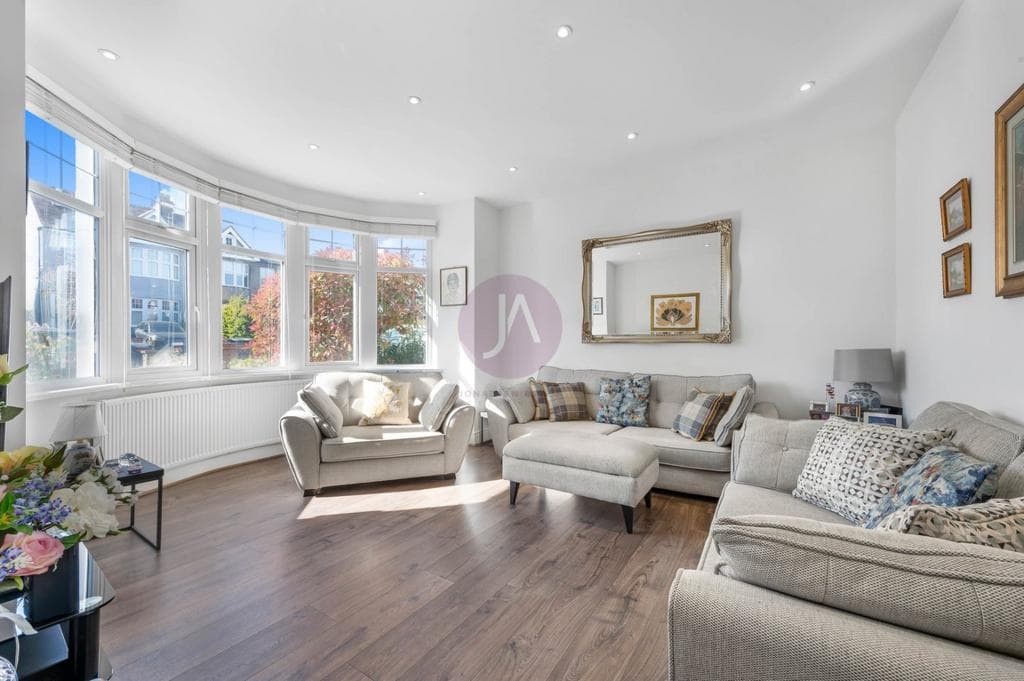 The Orchard, Winchmore Hill, London, N21 - Image 4