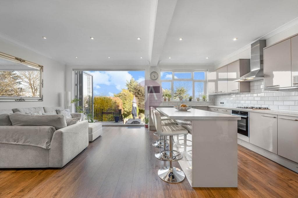 The Orchard, Winchmore Hill, London, N21 - Image 5