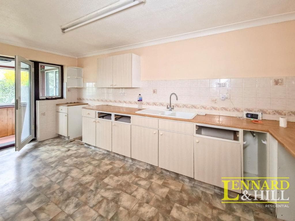 Regent Close, Grays RM16 - Image 4