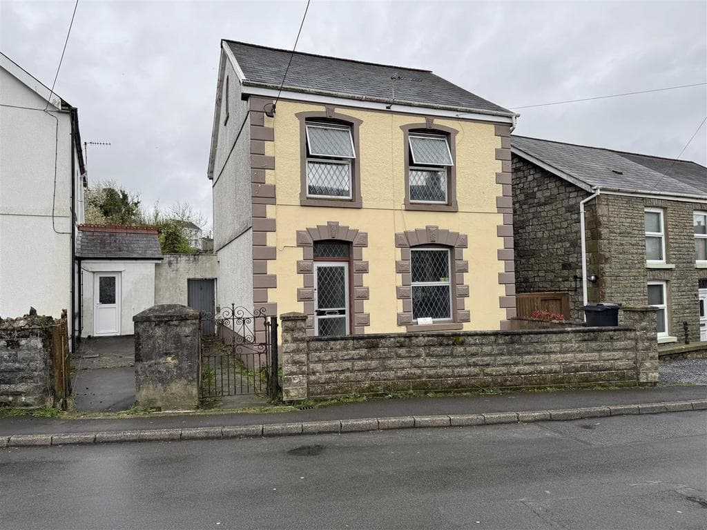 View property at Banwen Place, Lower Brynamman, Ammanford