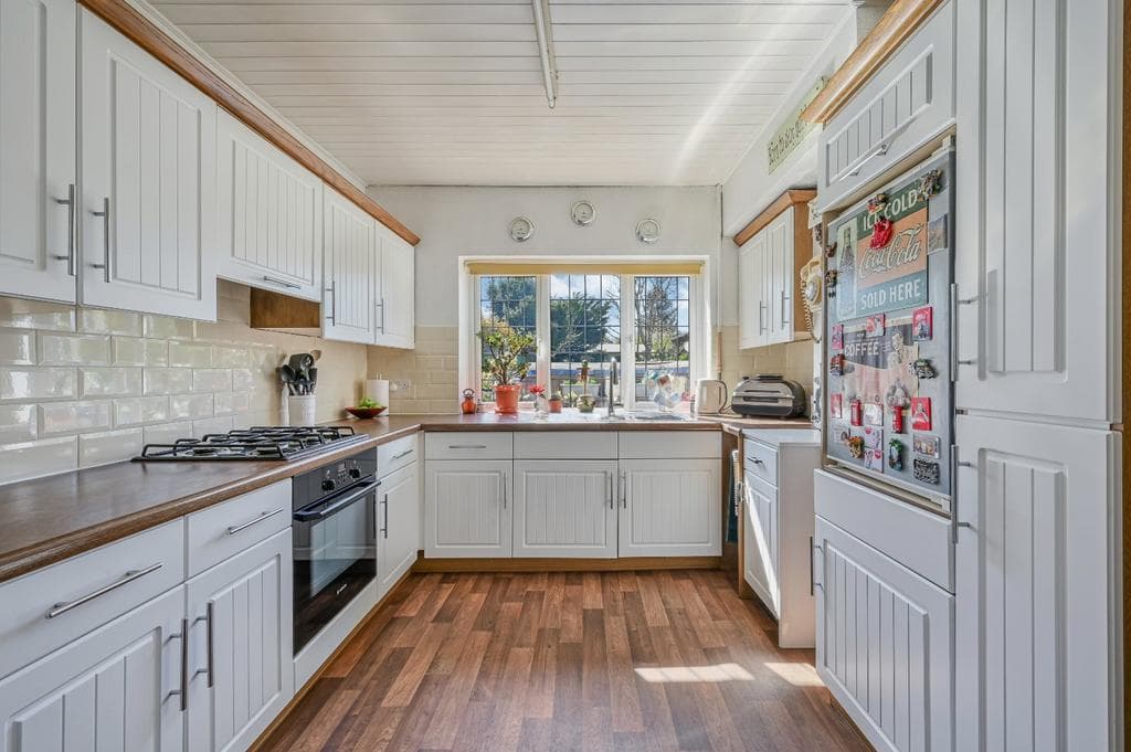 Stanley Park Road, Carshalton SM5 - Image 2