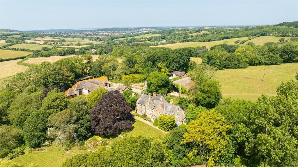 Nr Newport, Isle of Wight - Image 1