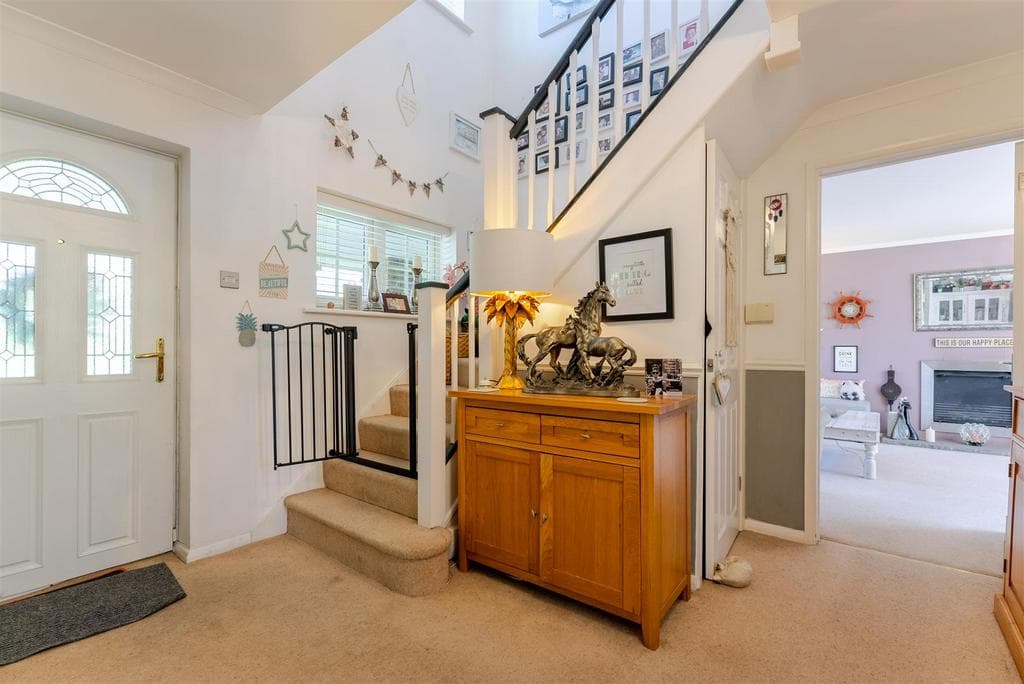 Murray Court, Sunninghill - Image 2