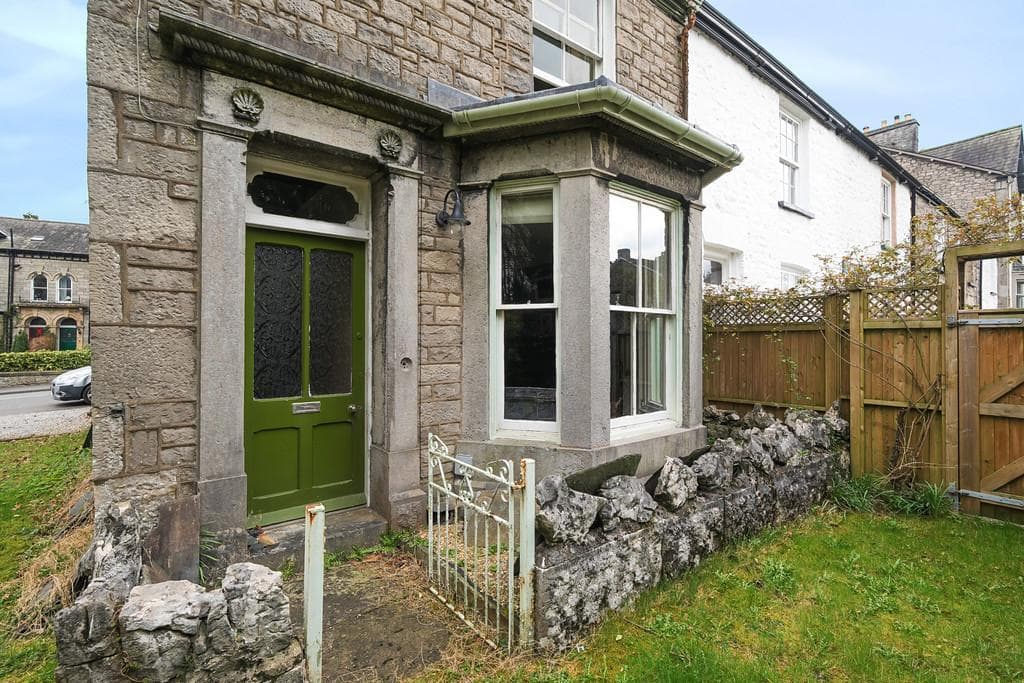 2 Sedbergh Road, Kendal, Cumbria, LA9 6AD - Image 1