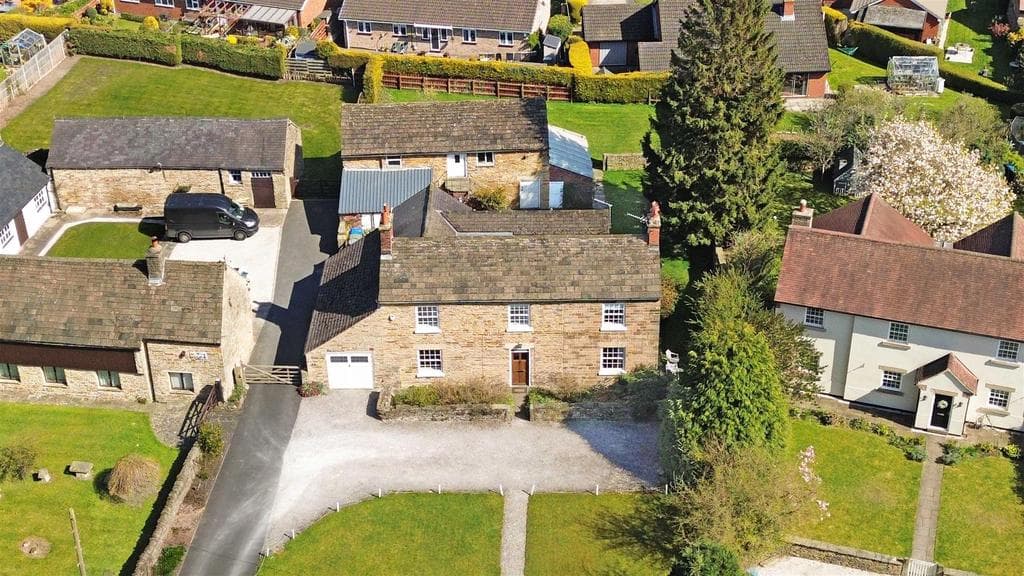 View property at Loundsley Green Road, Chesterfield
