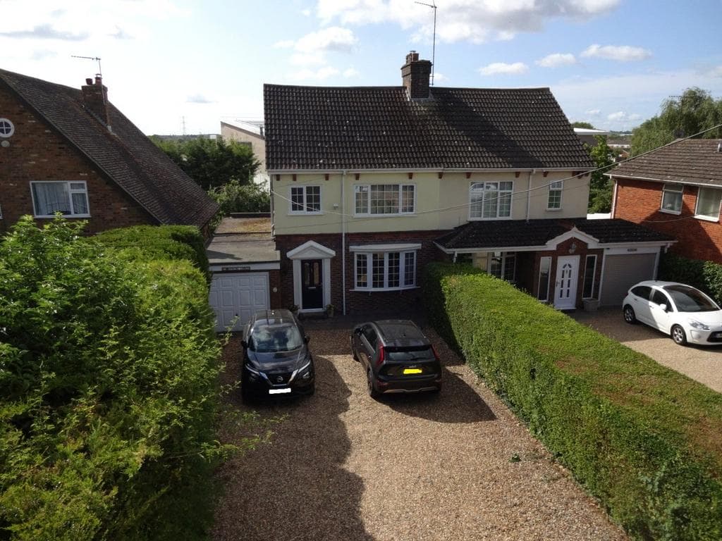 Sundon Road, Houghton Regis, Dunstable, Bedfordshire, LU5 - Image 1