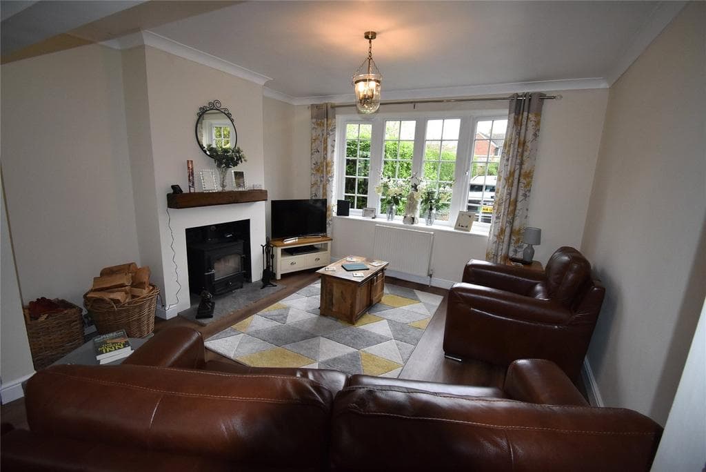 Sundon Road, Houghton Regis, Dunstable, Bedfordshire, LU5 - Image 2