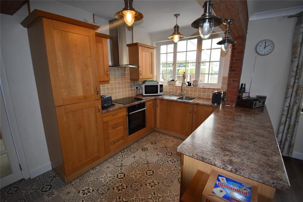 Sundon Road, Houghton Regis, Dunstable, Bedfordshire, LU5 - Image 4