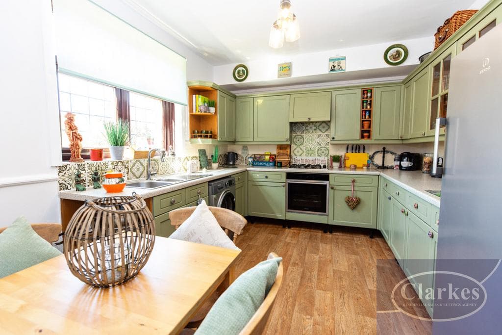 Superb Home, Norton Road, - Image 5