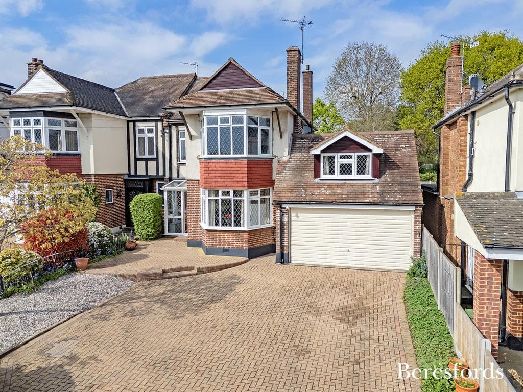Ingrebourne Gardens, Upminster, RM14 - Image 1