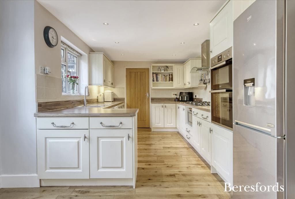 Ingrebourne Gardens, Upminster, RM14 - Image 2
