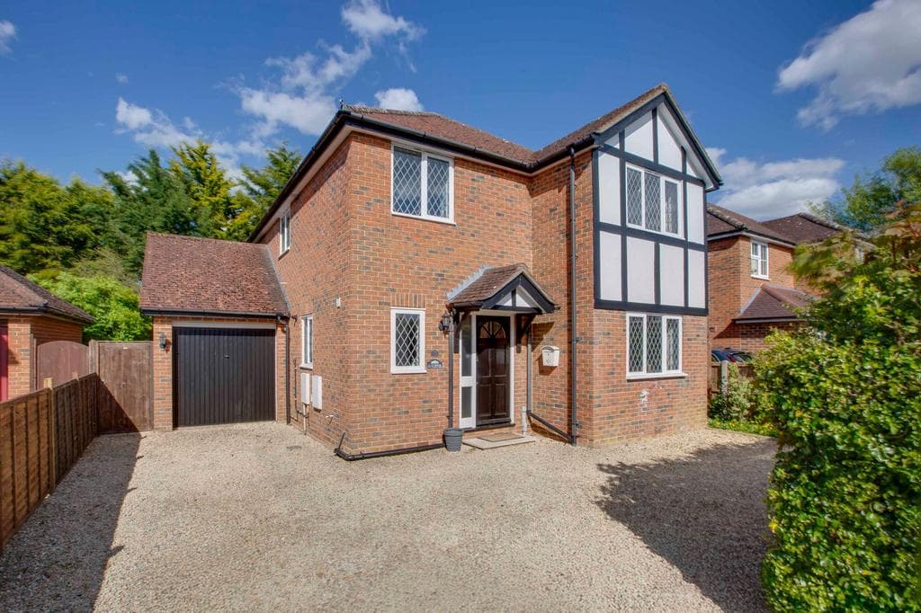 Stock Field Close, High Wycombe HP15 - Image 1