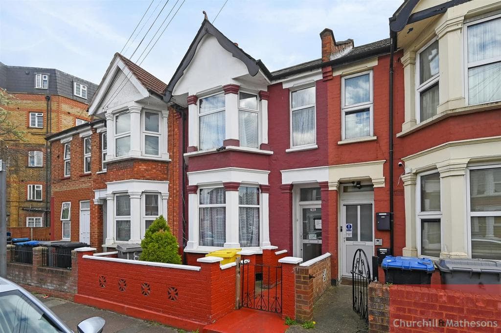 View property at Fortune Gate Road, London