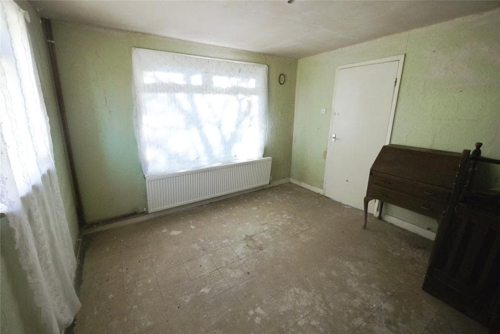 Copperfield Gardens, Brentwood, Essex, CM14 - Image 5