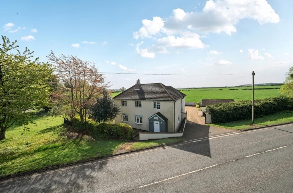 View property at Collingham Road, Newton-on-Trent, Lincoln, Lincolnshire, LN1