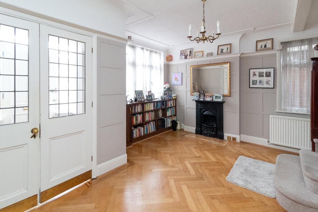Green Lane, Edgware, HA8 - Image 2