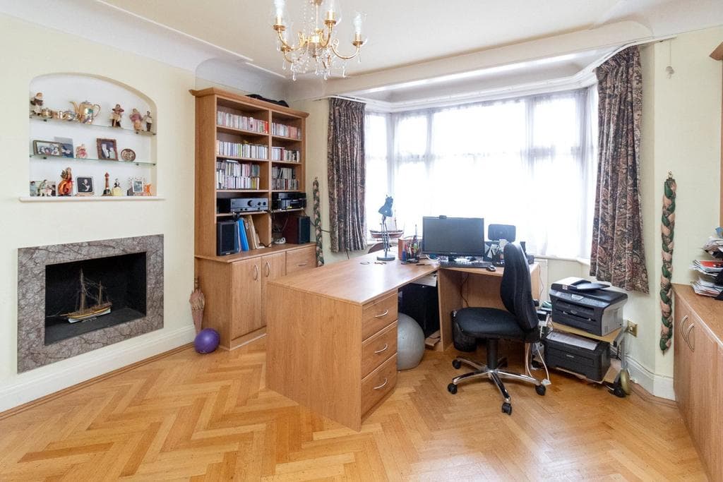 Green Lane, Edgware, HA8 - Image 3