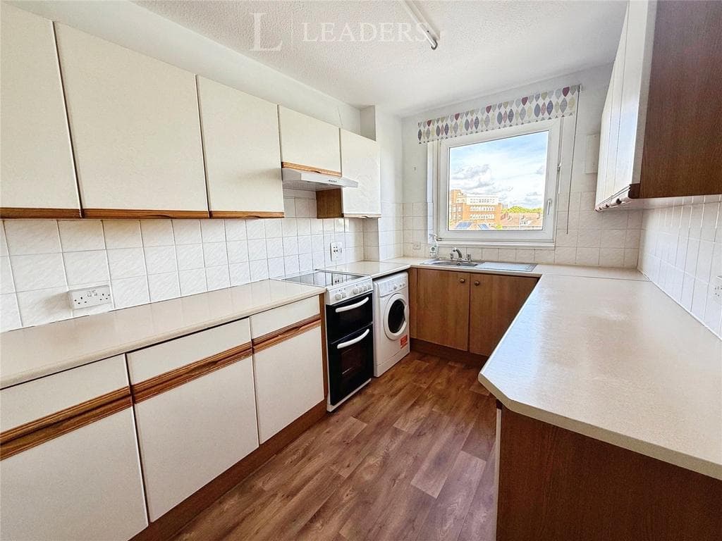 Lingfield Court, Blount Road, Portsmouth - Image 5
