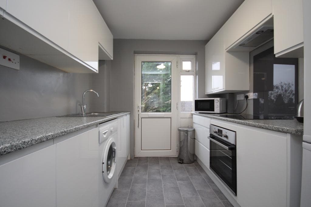 Altwood Area, Maidenhead - Image 3