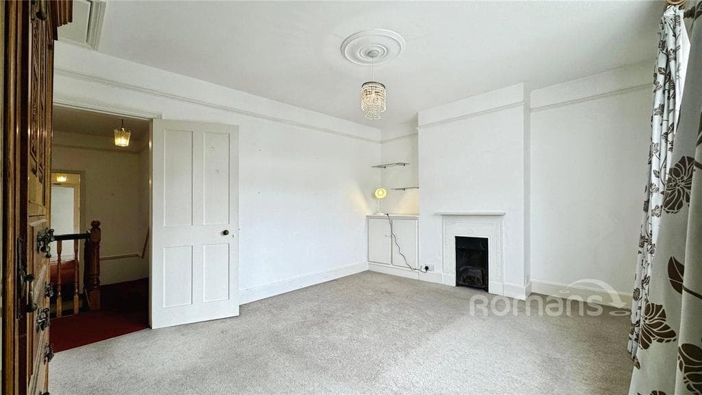 Weybourne Road, Aldershot, Hampshire - Image 3