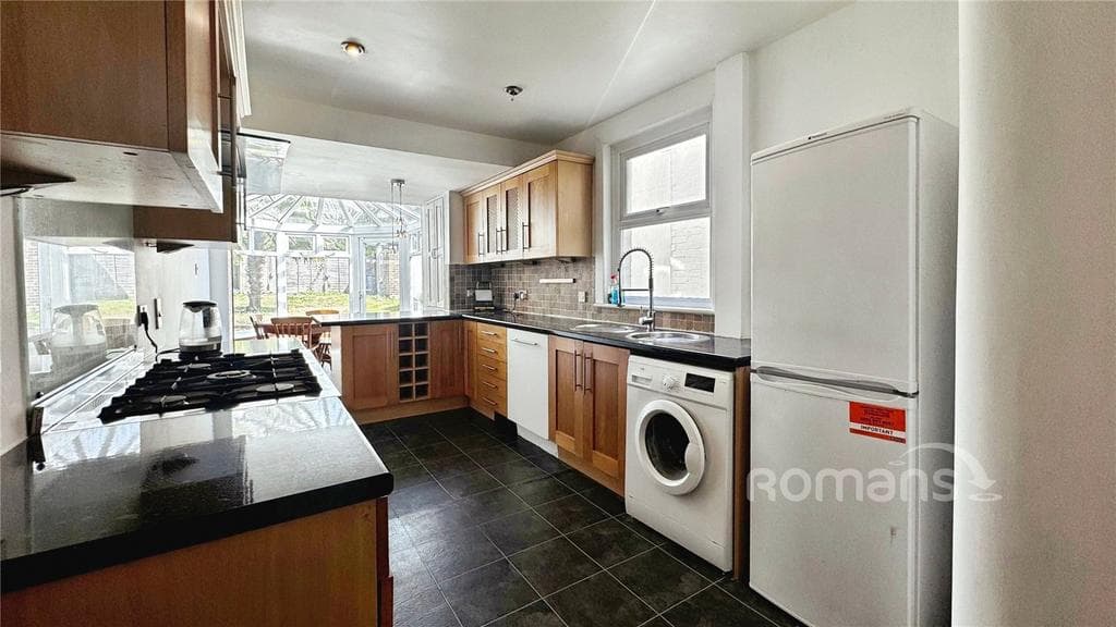 Weybourne Road, Aldershot, Hampshire - Image 4
