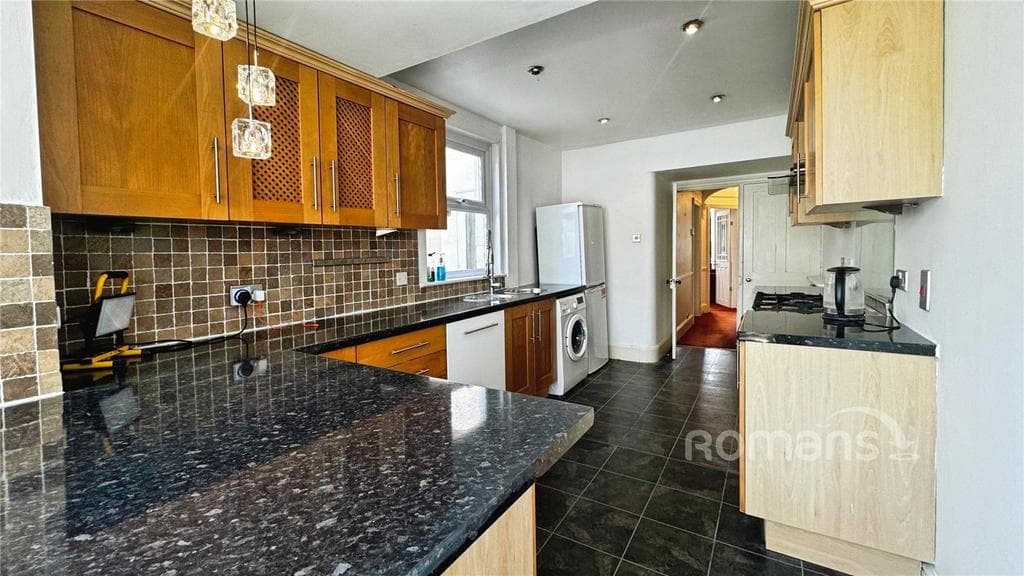 Weybourne Road, Aldershot, Hampshire - Image 5