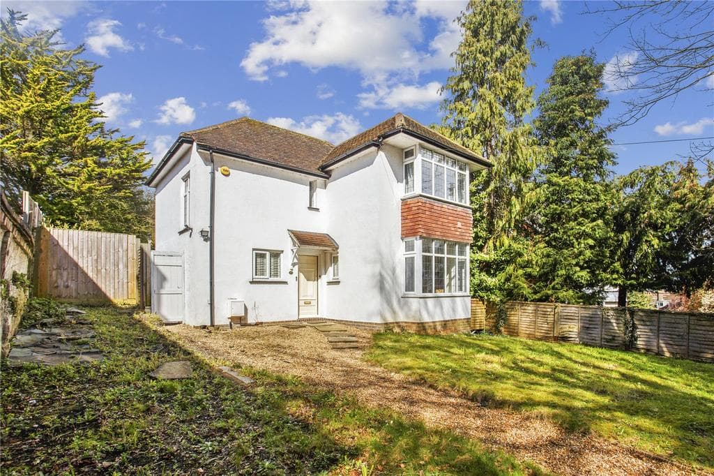 London Road, Luton, Bedfordshire, LU1 - Image 1
