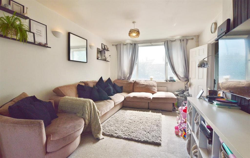 Goodwin Road, Slough - Image 3