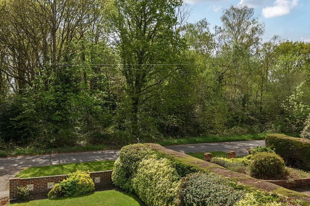 Woking,  Surrey,  GU22 - Image 4