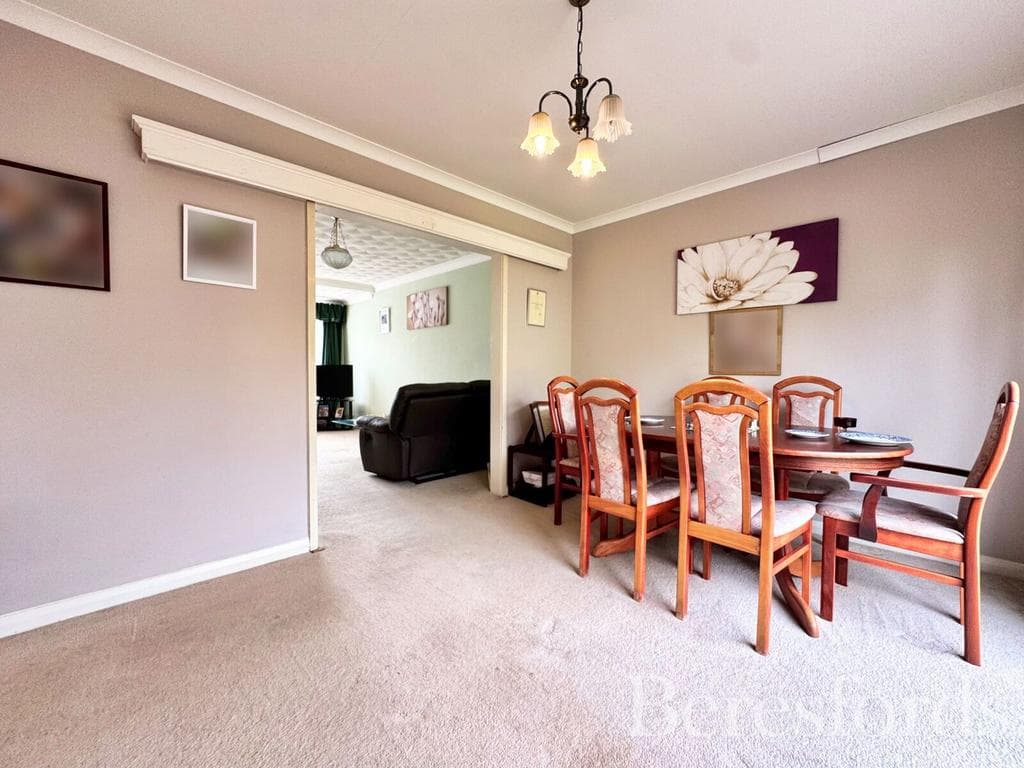 Ilfracombe Crescent, Hornchurch, RM12 - Image 3