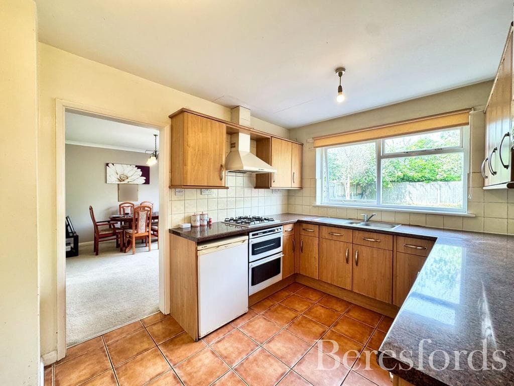 Ilfracombe Crescent, Hornchurch, RM12 - Image 5