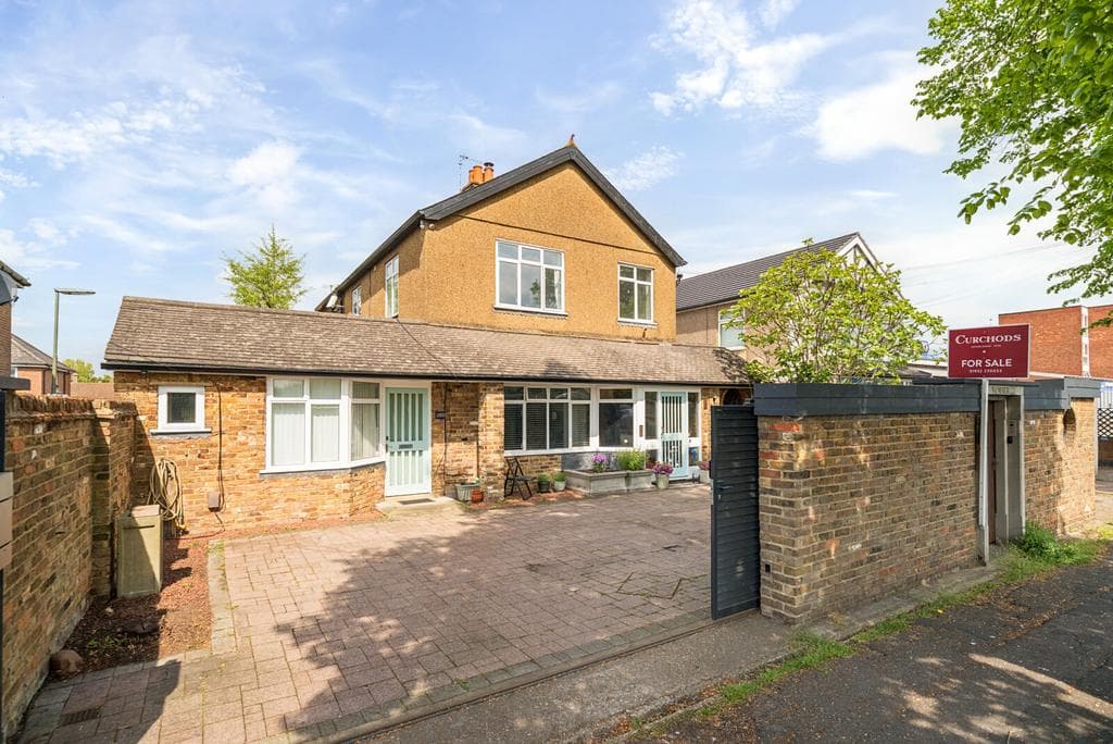 Staines Road West, Sunbury-On-Thames, TW16 - Image 1