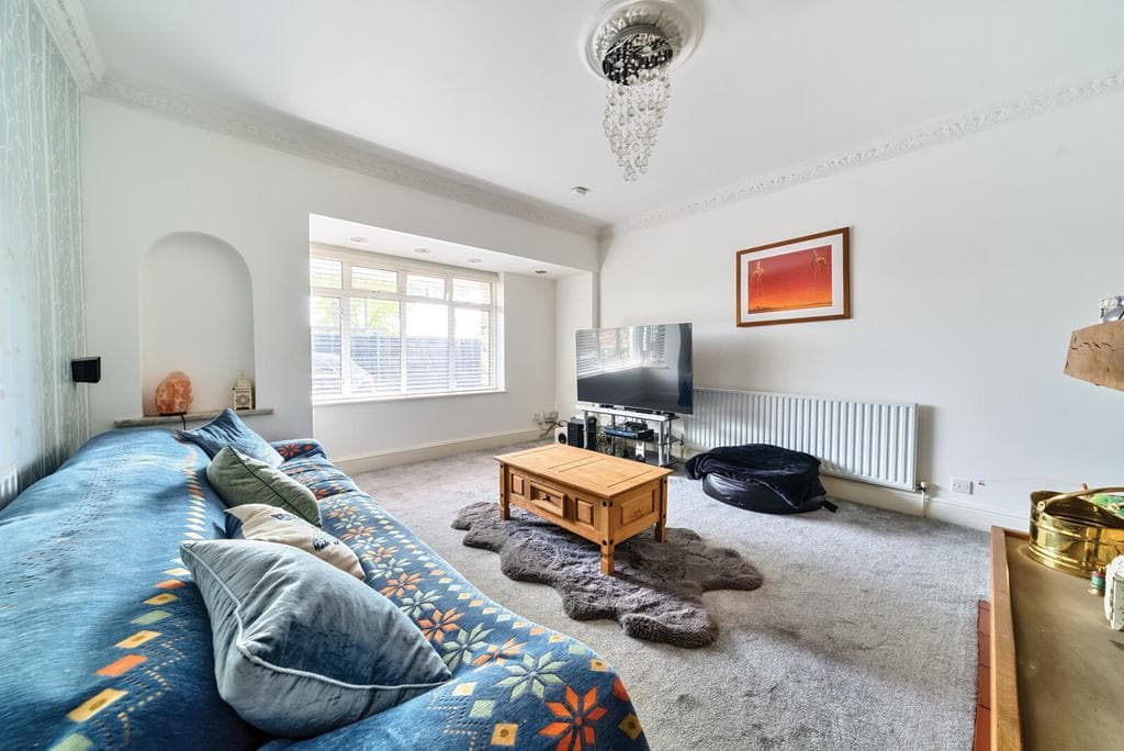 Staines Road West, Sunbury-On-Thames, TW16 - Image 3