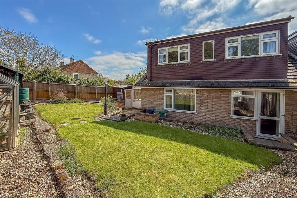 Francis Avenue, New Greens, St. Albans - Image 5