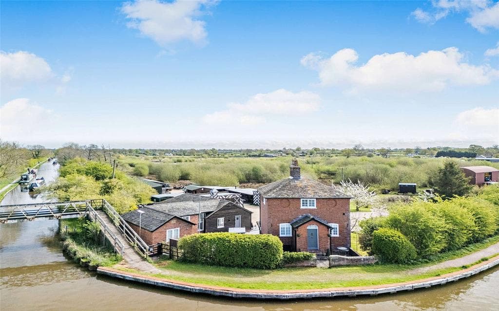 Roving Bridge, Whixall, Whitchurch, Shropshire, SY13 - Image 2